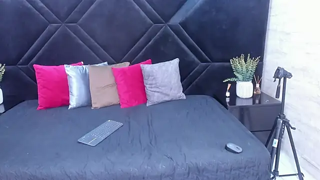 Dantzel  online show from 03-16-26, 07:07