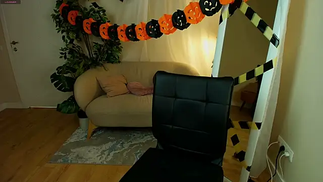 Snapshot of Mary_Lane_ chatting on 10-23-25, 08:18 Mary Lane online show from 10-23-25, 08:18