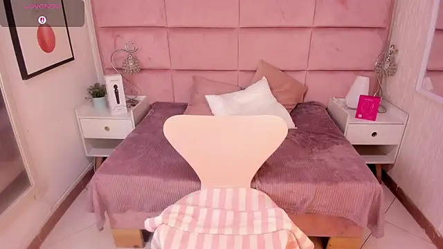 Snapshot of Janah_Myers chatting on 10-01-25, 12:44 Janah Myers online show from 10-01-25, 12:44