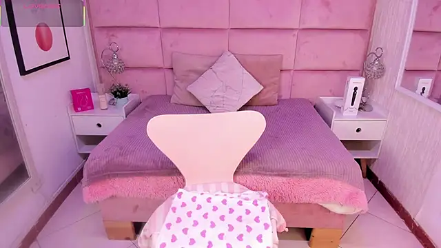 Snapshot of Janah_Myers chatting on 11-25-25, 12:38 Janah Myers online show from 11-25-25, 12:38