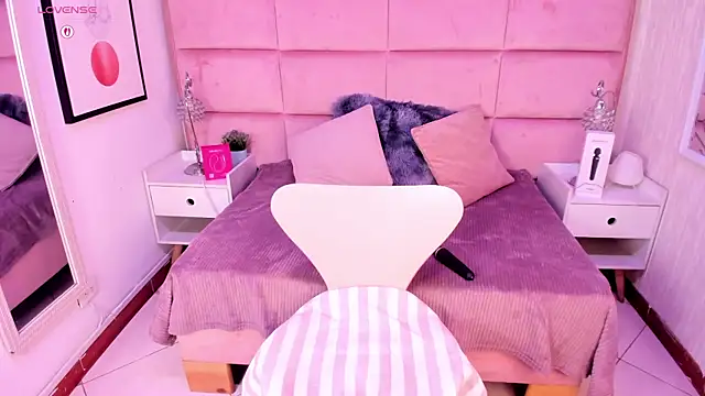 Snapshot of Janah_Myers chatting on 12-15-25, 02:32 Janah Myers online show from 12-15-25, 02:32