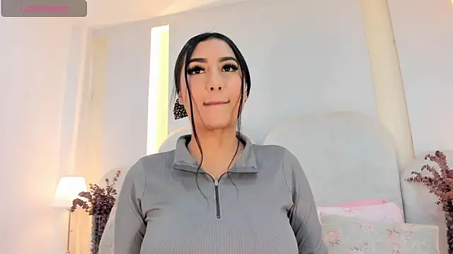 SalomeeBell online show from 10-28-25, 07:49