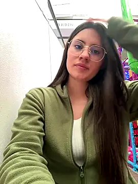 Snapshot of Isabella21_ chatting on 09-15-25, 09:15 Isabella21  online show from 09-15-25, 09:15
