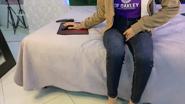 BeccaReedd online show from 10-07-25, 02:53