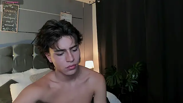 Christopher 77 online show from 12-20-25, 03:46