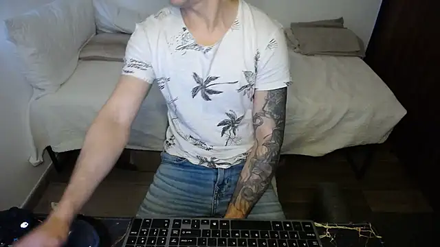 bossking017 online show from 02-18-26, 07:32