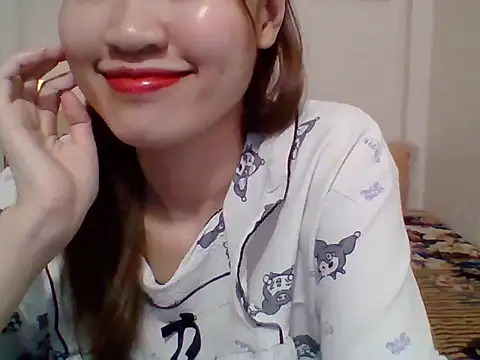 Snapshot of __Donna__ chatting on 10-25-25, 02:13   Donna   online show from 10-25-25, 02:13
