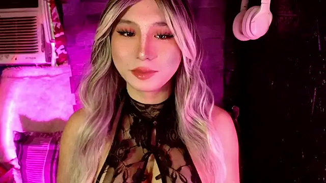 UrhotlucyTS online show from 11-07-25, 06:46