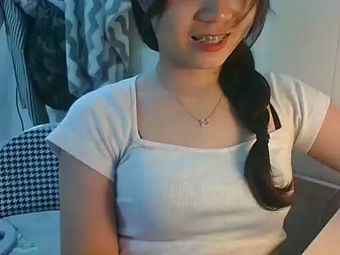 Snapshot of Linzly chatting on 09-10-25, 03:06 Linzly online show from 09-10-25, 03:06
