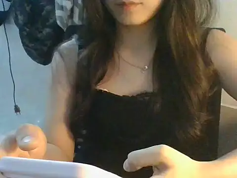 Snapshot of Linzly chatting on 10-04-25, 05:00 Linzly online show from 10-04-25, 05:00