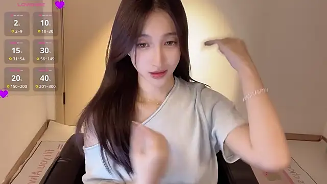 Snapshot of Seraphina-se chatting on 12-17-25, 06:03 Seraphina-se online show from 12-17-25, 06:03