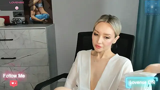 Snapshot of MinaDiamondd chatting on 11-15-25, 03:37 MinaDiamondd online show from 11-15-25, 03:37