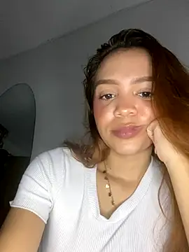 Snapshot of Cloudisis chatting on 11-12-25, 08:26 Cloudisis online show from 11-12-25, 08:26