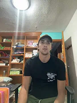 Snapshot of aavrdvh33 chatting on 09-15-25, 07:14 aavrdvh33 online show from 09-15-25, 07:14