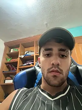 Snapshot of aavrdvh33 chatting on 09-27-25, 10:59 aavrdvh33 online show from 09-27-25, 10:59