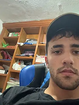 Snapshot of aavrdvh33 chatting on 09-28-25, 08:58 aavrdvh33 online show from 09-28-25, 08:58