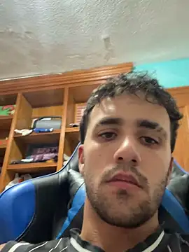 Snapshot of aavrdvh33 chatting on 09-30-25, 12:26 aavrdvh33 online show from 09-30-25, 12:26