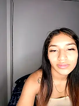 Snapshot of Sharlotte_Watts chatting on 09-23-25, 01:19 Sharlotte Watts online show from 09-23-25, 01:19