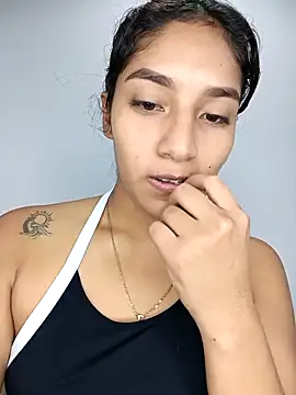 Snapshot of Sharlotte_Watts chatting on 10-08-25, 07:33 Sharlotte Watts online show from 10-08-25, 07:33