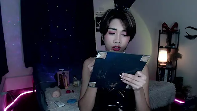 Snapshot of Lavictoriathegreat chatting on 12-21-25, 04:58 Lavictoriathegreat online show from 12-21-25, 04:58