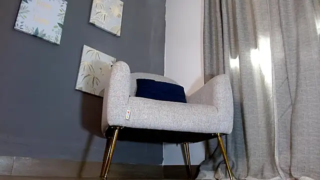 Snapshot of emily_ox0 chatting on 02-13-26, 06:15 emily ox0 online show from 02-13-26, 06:15