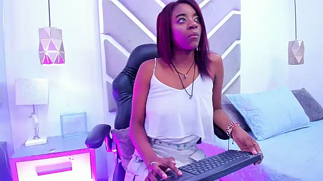 SabrinaBrownn online show from 11-12-25, 04:02