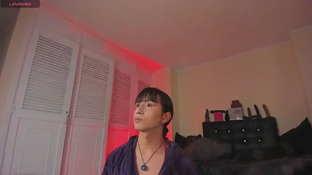 Snapshot of Draculairis chatting on 09-18-25, 02:08 Draculairis online show from 09-18-25, 02:08