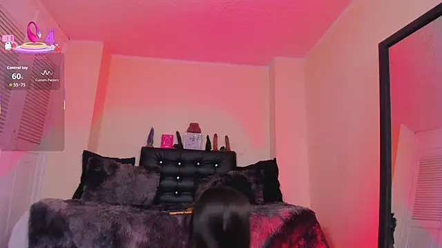 Snapshot of Draculairis chatting on 09-28-25, 03:39 Draculairis online show from 09-28-25, 03:39