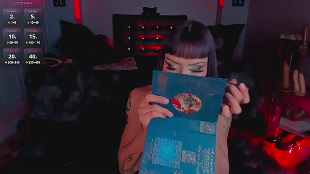 Snapshot of Draculairis chatting on 02-08-26, 01:47 Draculairis online show from 02-08-26, 01:47