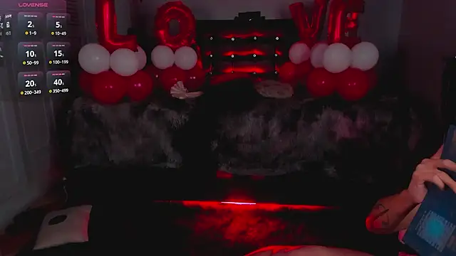 Snapshot of Draculairis chatting on 02-14-26, 01:19 Draculairis online show from 02-14-26, 01:19