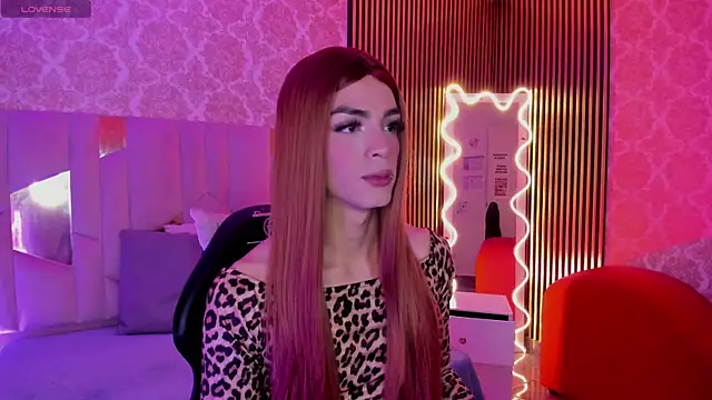 LIHIAN TAY online show from 10-31-25, 03:40