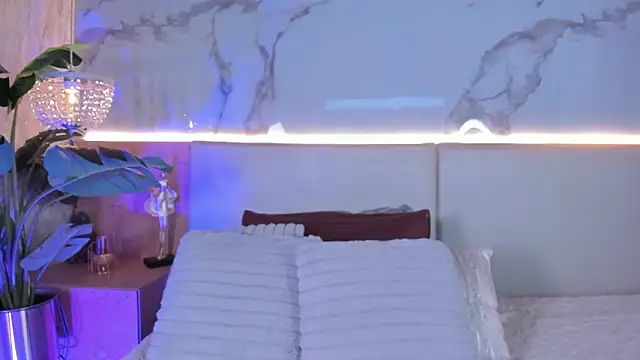 ValSmith  online show from 03-09-26, 03:43