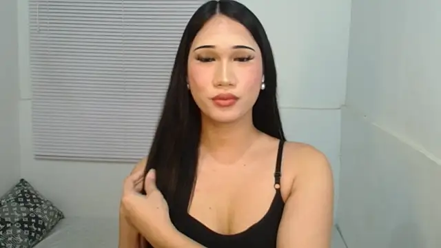 Snapshot of Leighs_Celine chatting on 02-17-26, 04:46 Leighs Celine online show from 02-17-26, 04:46