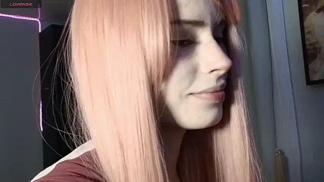 Snapshot of PieraMarch chatting on 02-25-26, 06:39 PieraMarch online show from 02-25-26, 06:39