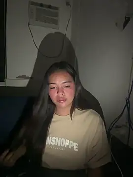 Snapshot of urasianlady chatting on 10-20-25, 04:07 urasianlady online show from 10-20-25, 04:07