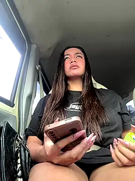 Snapshot of urasianlady chatting on 10-25-25, 07:05 urasianlady online show from 10-25-25, 07:05