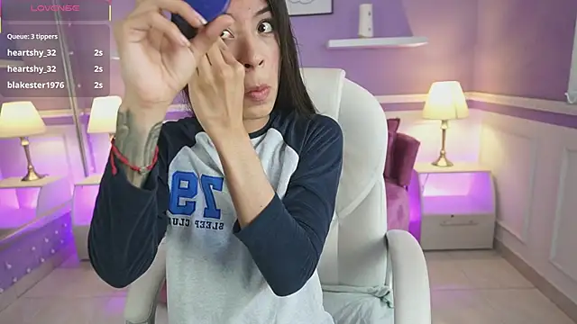 NicoleCrawft online show from 10-06-25, 07:33