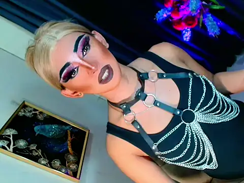 Snapshot of Queen_yasii_88 chatting on 10-19-25, 03:56 Queen yasii 88 online show from 10-19-25, 03:56