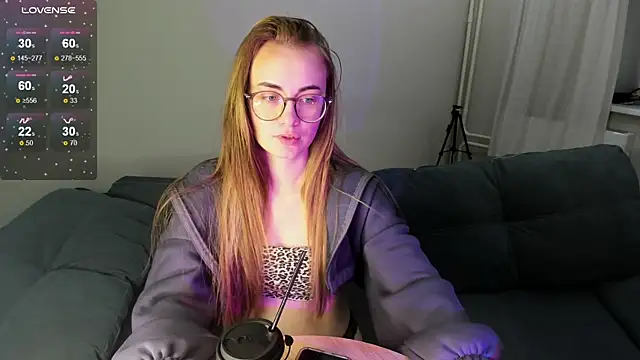 Snapshot of MewStella chatting on 10-24-25, 11:45 MewStella online show from 10-24-25, 11:45