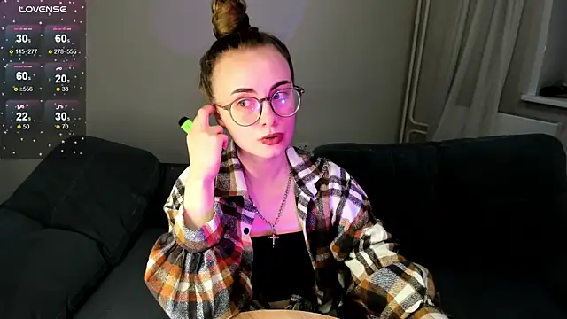 Snapshot of MewStella chatting on 11-13-25, 04:50 MewStella online show from 11-13-25, 04:50