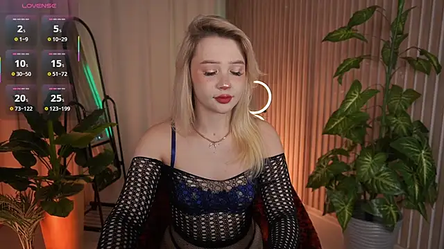 Snapshot of LauraWifeness chatting on 11-06-25, 06:03 LauraWifeness online show from 11-06-25, 06:03