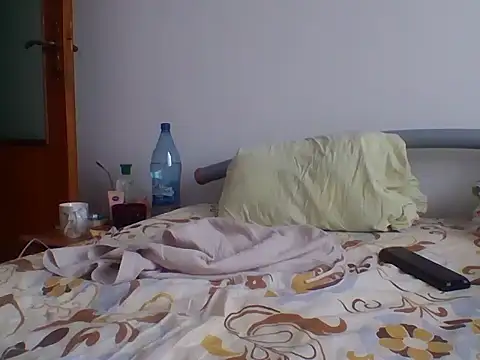 Snapshot of hugecock4u1990 chatting on 10-23-25, 06:34 hugecock4u1990 online show from 10-23-25, 06:34