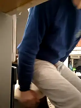 Snapshot of hugecock4u1990 chatting on 10-27-25, 03:32 hugecock4u1990 online show from 10-27-25, 03:32