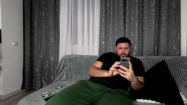 Gold Alpha Boy online show from 11-20-25, 04:07