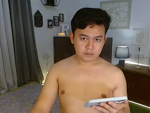 Snapshot of annocentboy chatting on 10-25-25, 01:07 annocentboy online show from 10-25-25, 01:07