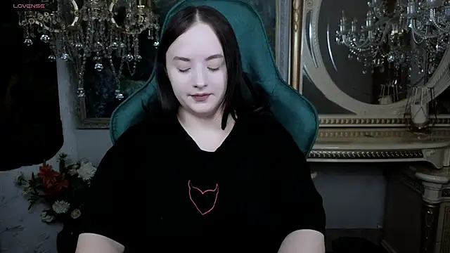 Snapshot of LaraBenson_ chatting on 11-29-25, 10:51 LaraBenson online show from 11-29-25, 10:51