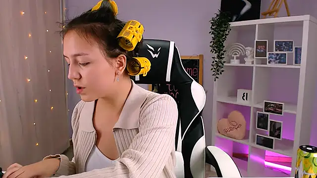 CindySparkl online show from 09-17-25, 04:47