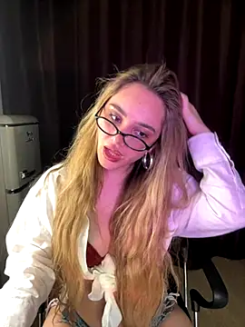 Snapshot of Chloe_Ravens chatting on 10-03-25, 08:06 Chloe Ravens online show from 10-03-25, 08:06