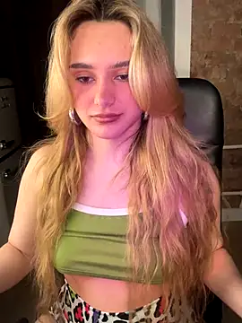 Snapshot of Chloe_Ravens chatting on 10-04-25, 08:07 Chloe Ravens online show from 10-04-25, 08:07