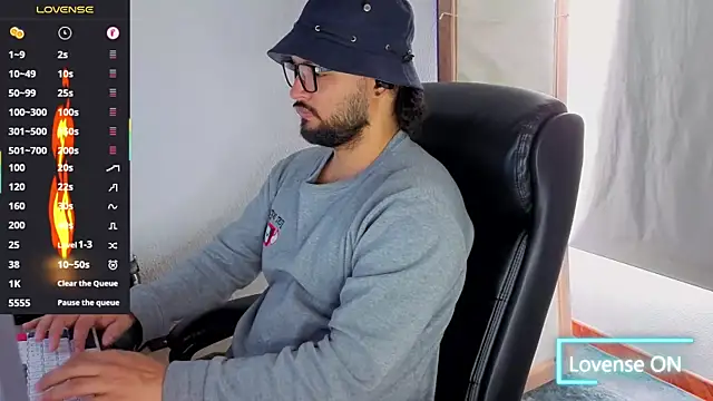 Ernesto-Rodriguez82 online show from 10-08-25, 03:31